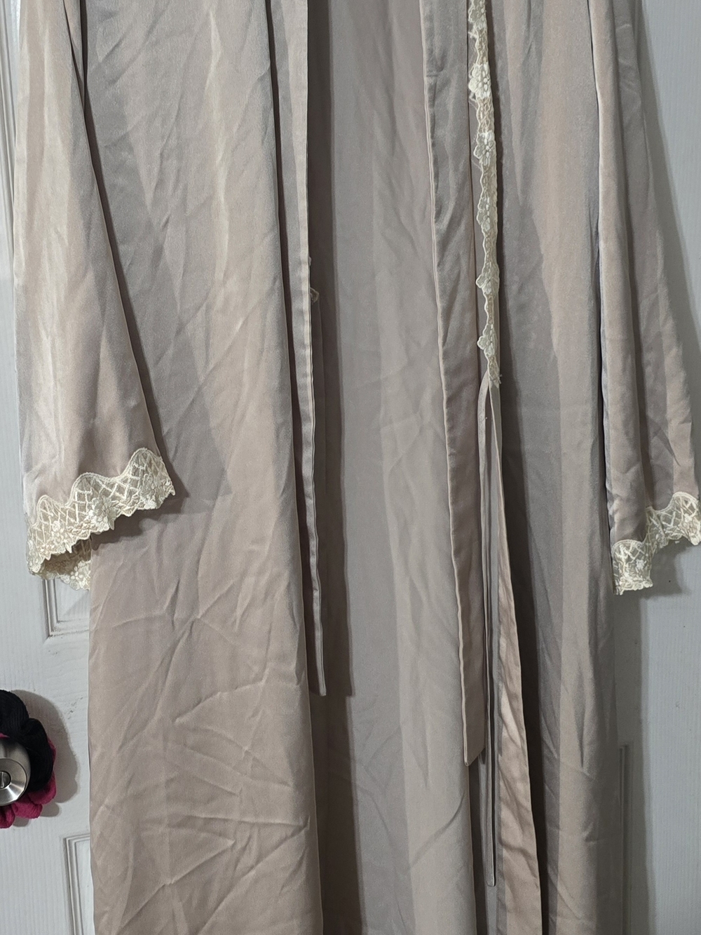 Lejaby Neiman Marcus Long Lace-Trim Robe in Taupe Sz Large